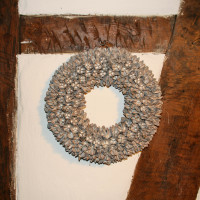 Dekokranz - Türkranz aus Bakuli-Früchten mit Ring zum aufhängen oder als Tischdekoration - dekorativer Kranz aus Naturmaterialien - handgefertigt (30cm, White Wash)