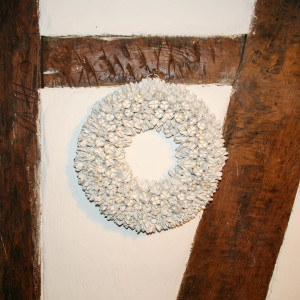 Dekokranz - Türkranz aus Bakuli-Früchten mit Ring zum aufhängen oder als Tischdekoration - dekorativer Kranz aus Naturmaterialien - handgefertigt (30cm, Weiß)