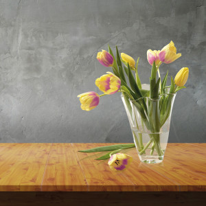 Glasvase - Höhe 23cm Ø ca.15cm - Moderne Blumenvase als Tulpenvase in geschwungener Form