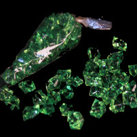 Dekosteine-Acrylsteine grün glänzend ca. 25mm x 20mm pro Stein 32 Steine pro Beutel. Als Streudeko oder Bastelgranulat