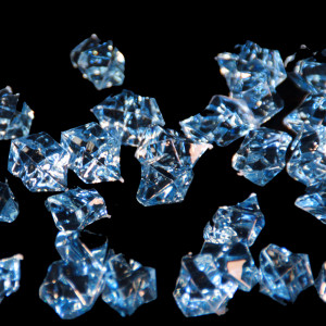 Dekosteine-Acrylsteine hellblau glänzend ca. 25mm x 20mm pro Stein 32 Steine pro Beutel. Als Streudeko oder Bastelgranulat