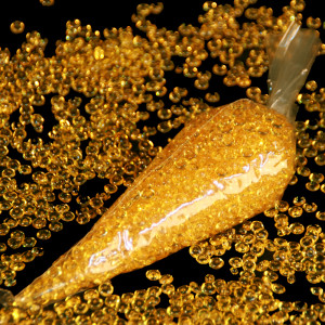 Dekosteine-Tautropfen bernstein glänzend ca.Ø 4mm x 5mm pro Tropfen ca.1000 Tropfen. Als Streudeko oder Bastelgranulat