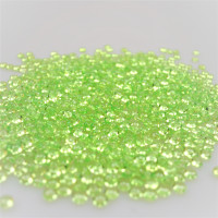 Dekosteine-Tautropfen hellgrün glänzend ca.Ø 4mm x 5mm pro Tropfen ca.3000 Tropfen. Als Streudeko oder Bastelgranulat